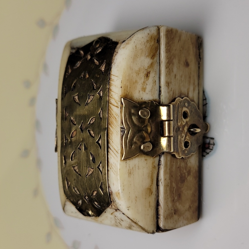 Vintage  jewelry box